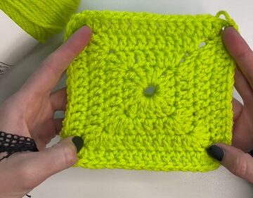 Crochet solid granny Square 5