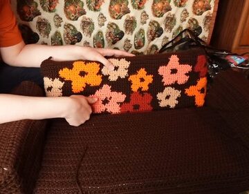 Crochet cat couch 4