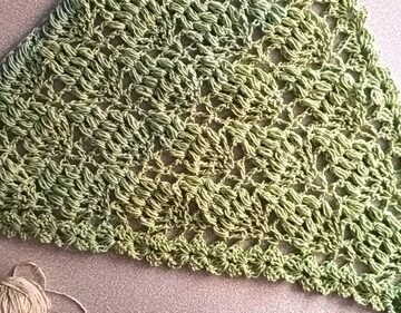 Crochet traingle shawl with puff stitch 5