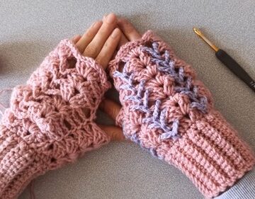 Crochet fingerless gloves 3