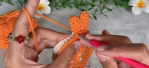 Crochet Crab Pouch bag pattern 3