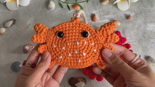 Crochet Crab Pouch bag pattern 7