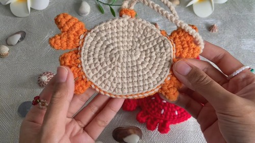 Crochet Crab Pouch bag pattern 4