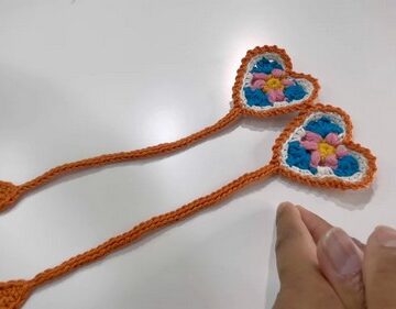 Crochet Heart Bookmark pattern 7