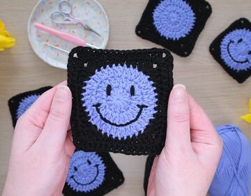 unique Crochet Smiley Face Granny Square pattern 7