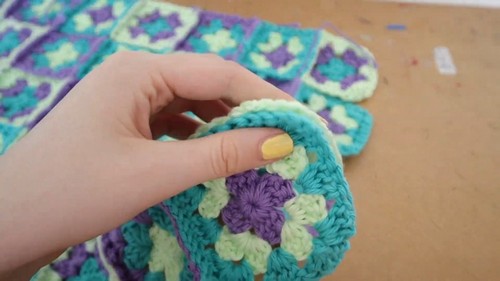 Crochet Granny Square Bag pattern 5