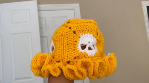 Crochet floppy hat with skull pattern 5