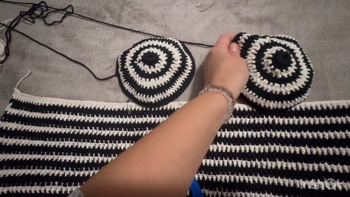 Easy Crochet Two-Tone Crop Top pattern 3