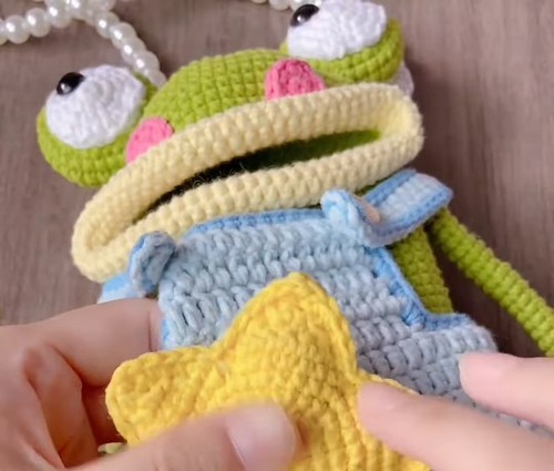 Easy Crochet Frog Bag pattern 5