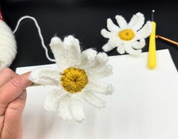 Easy Crochet Daisy Flower pattern 5