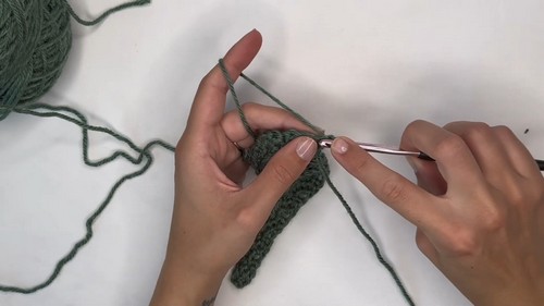 Easy Crochet Earring Holder pattern 1