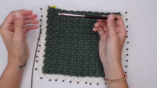 Easy Crochet Earring Holder pattern 3