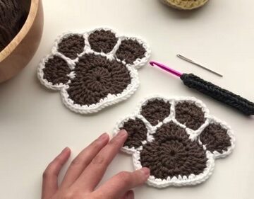 Easy Crochet Paw Print Coaster pattern 5