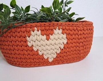 Easy Crochet Oval Heart Basket pattern 5