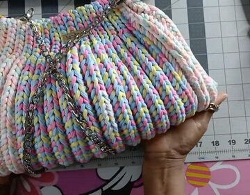 Easy Crochet Bubble Stitch Bag pattern 5