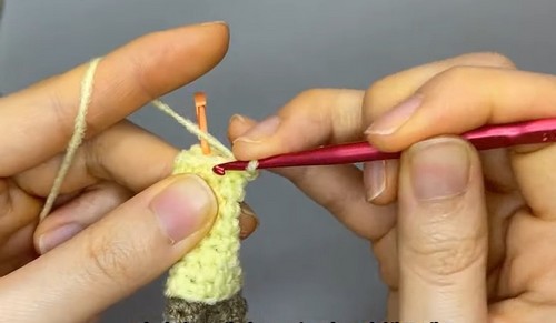 Easy Yoga Bear Keyring pattern 2