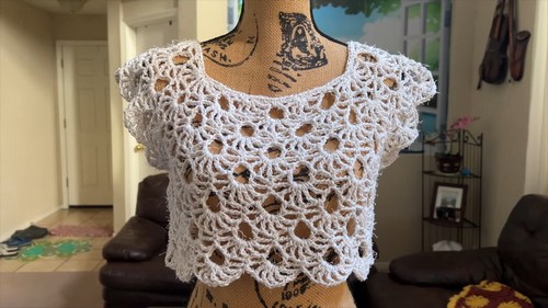 Easy Crochet Crop Top pattern 5