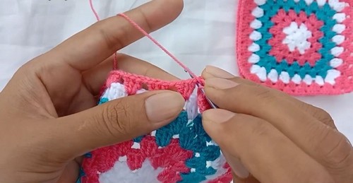 Easy Crochet Granny Square pattern 1