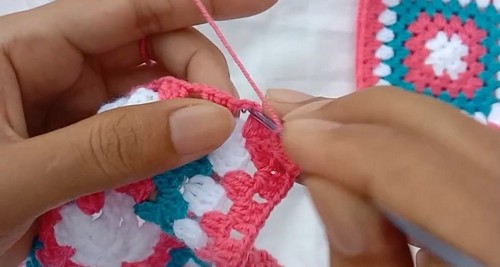 Easy Crochet Granny Square pattern 3