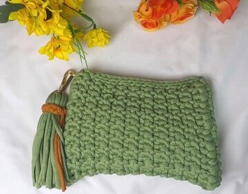 Easy Crochet Clutch Purse pattern 5