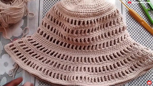 Easy Crochet Stylish Hat pattern 5