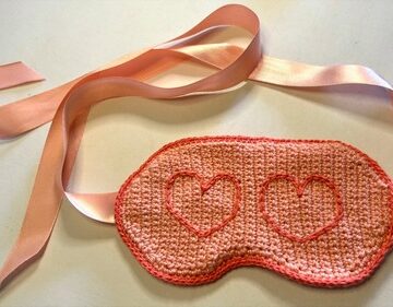 Crochet Sleep Mask With Heart Design Pattern 4