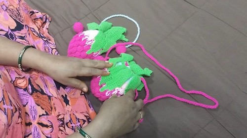 Easy Crochet Strawberry Pouch pattern 5