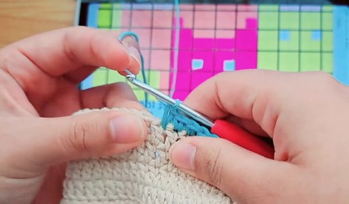 Easy Crochet Pixel Tote Bag pattern 2