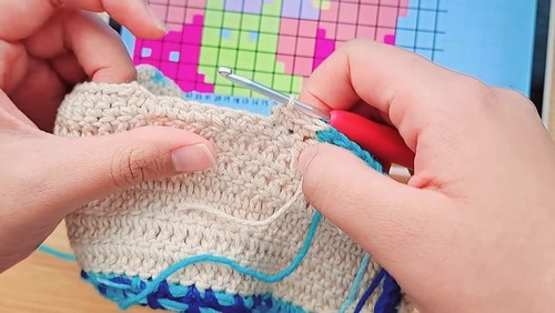 Easy Crochet Pixel Tote Bag pattern 3