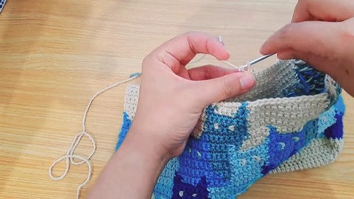 Easy Crochet Pixel Tote Bag pattern 4