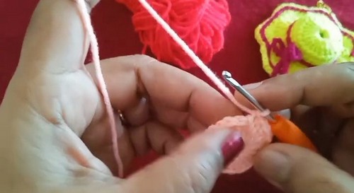 Easy Crochet Mini Hat Keychain pattern 1