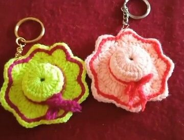 Easy Crochet Mini Hat Keychain pattern 5