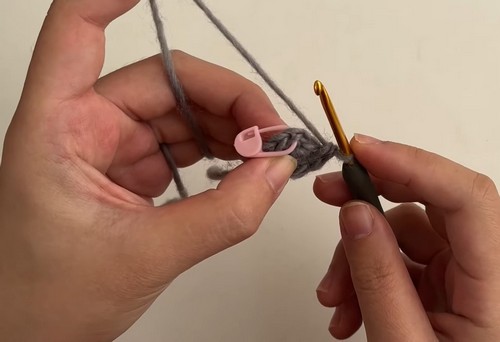 Crochet Christmas Mitten Ornament 1