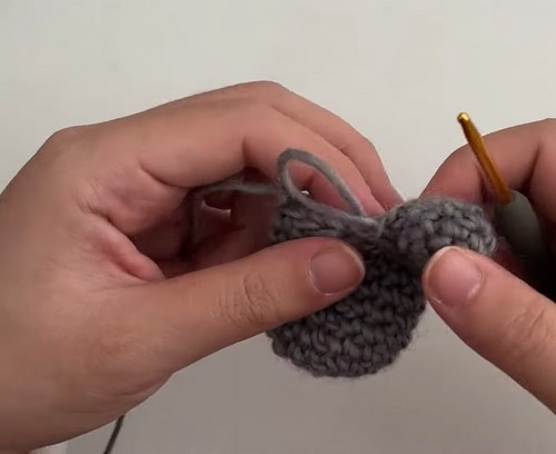 Crochet Christmas Mitten Ornament 3