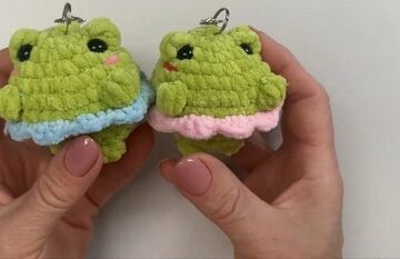 Crochet Frog Keychain 5