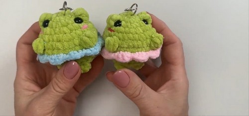 Crochet Frog Keychain 5