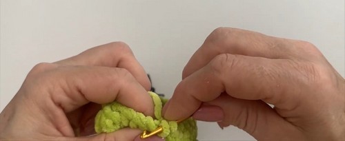 Crochet Frog Keychain 2