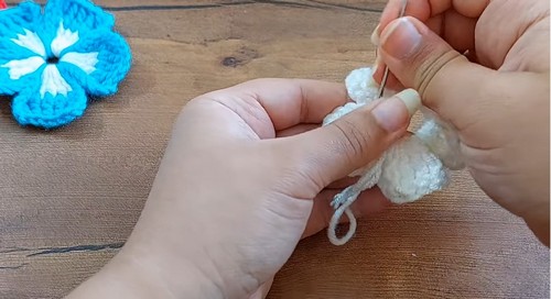 Crochet Flower pattern 1