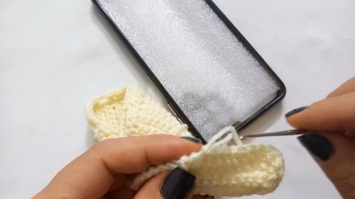 Crochet Phone Case With Rose 2