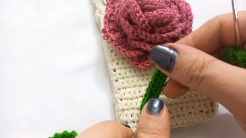 Crochet Phone Case With Rose 4