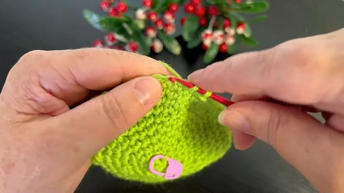 Crochet Grinch Bauble pattern 1