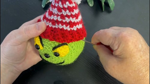 Crochet Grinch Bauble pattern 3