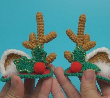 Crochet Reindeer Christmas Hairpins 5