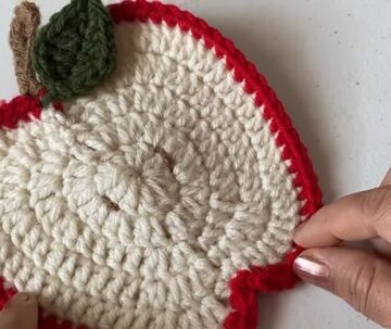 How To Crochet Apple Coaster 5