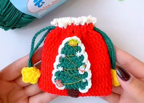 Crochet Christmas Tree Drawstring Gift Bag Pattern 3