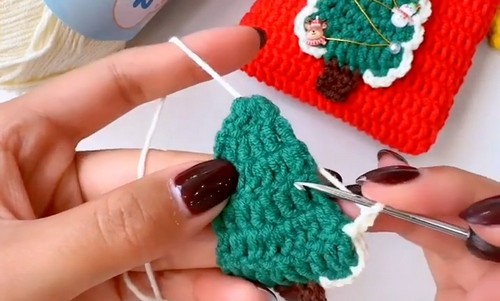 Crochet Christmas Tree Drawstring Gift Bag Pattern 1