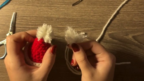 Easy Crochet Mini Santa Hat 3