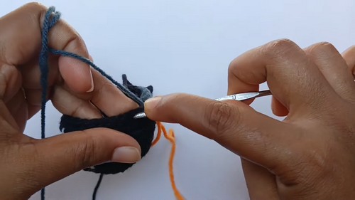 How To Crochet Penguin Amigurumi 3