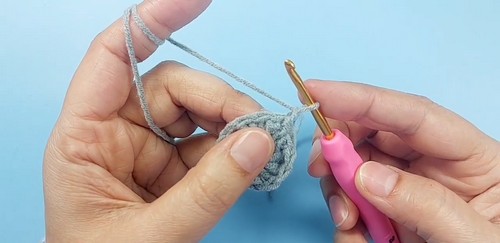 How To Crochet Mouse Granny Square 1