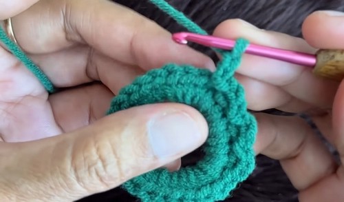 Crochet Wreath Ornament 1